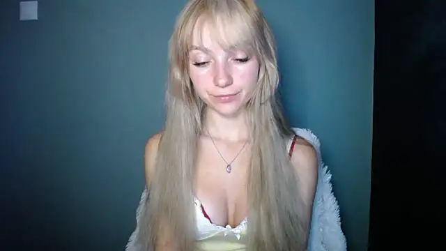 LuciaYoung online show from 09.13.25