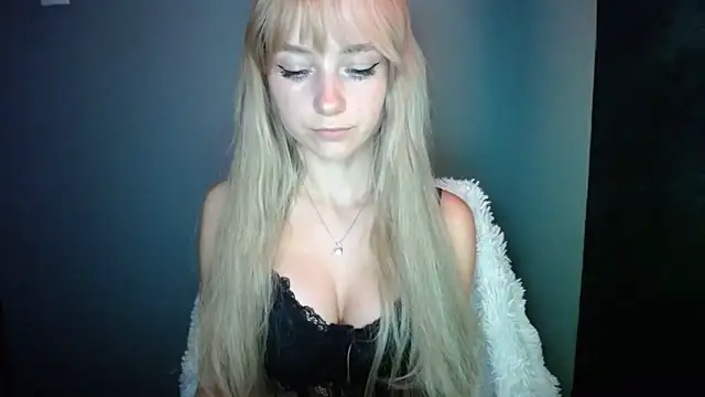 LuciaYoung online show from 09.24.25