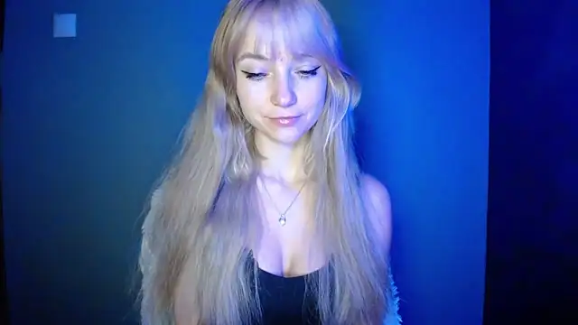 LuciaYoung online show from 10.04.25