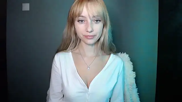 LuciaYoung online show from 10.08.25