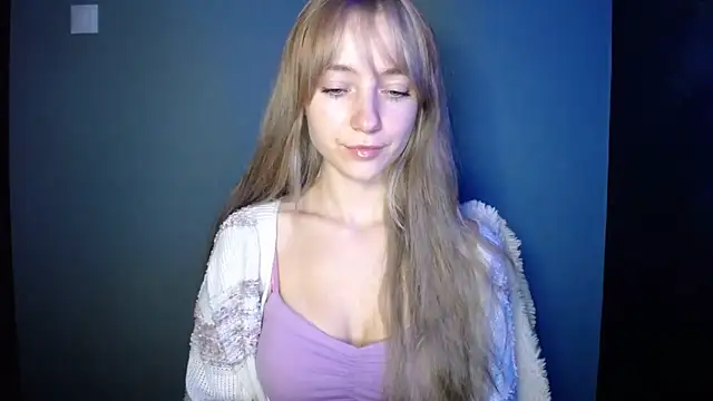 LuciaYoung online show from 10.15.25