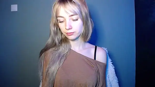 LuciaYoung online show from 02.04.26