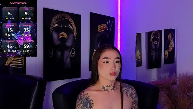 Snapshot of _brenna_hanson chatting on 10.25.25 brenna hanson online show from 10.25.25