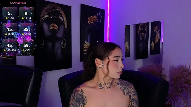 Snapshot of _brenna_hanson chatting on 11.06.25 brenna hanson online show from 11.06.25