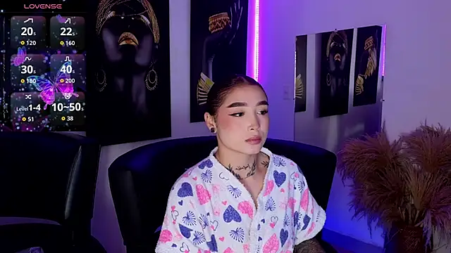 Snapshot of _brenna_hanson chatting on 11.19.25 brenna hanson online show from 11.19.25