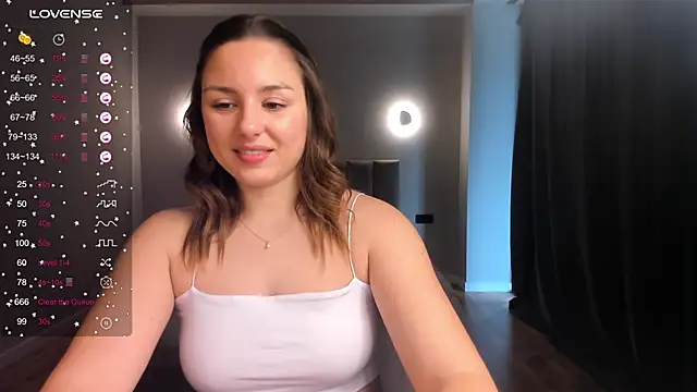 Snapshot of ThreeshaWhite chatting on 02.22.25 ThreeshaWhite online show from 02.22.25