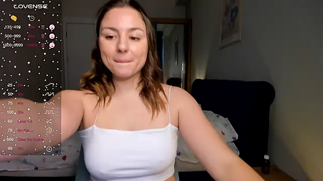 Snapshot of ThreeshaWhite chatting on 02.27.25 ThreeshaWhite online show from 02.27.25