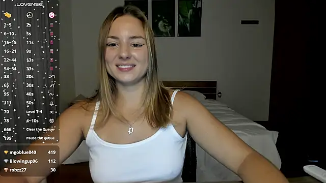 Snapshot of ThreeshaWhite chatting on 06.22.26 ThreeshaWhite online show from 06.22.26