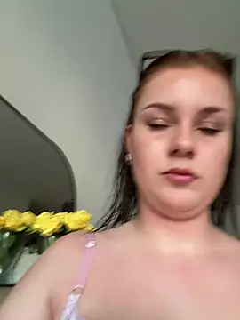 Snapshot of MaribelRiver chatting on 06.25.26 MaribelRiver online show from 06.25.26