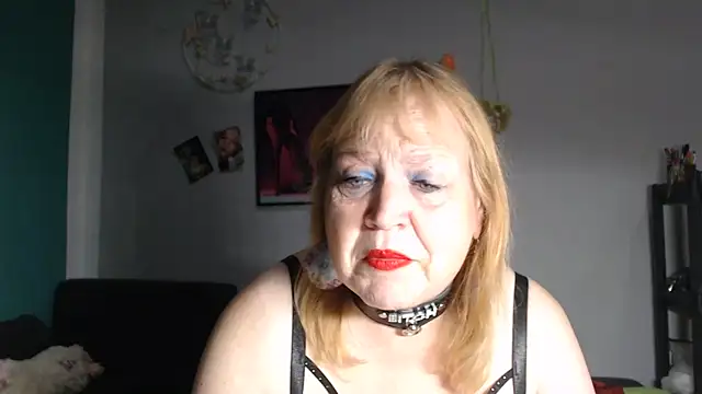 Snapshot of Blasflittchen chatting on 06.12.26 Blasflittchen online show from 06.12.26