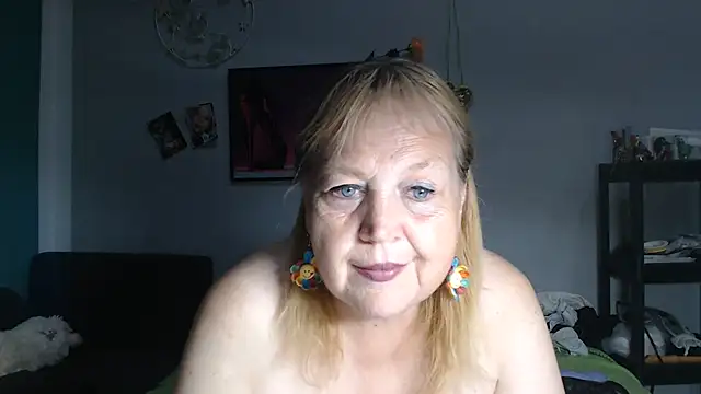 Snapshot of Blasflittchen chatting on 08.02.26 Blasflittchen online show from 08.02.26