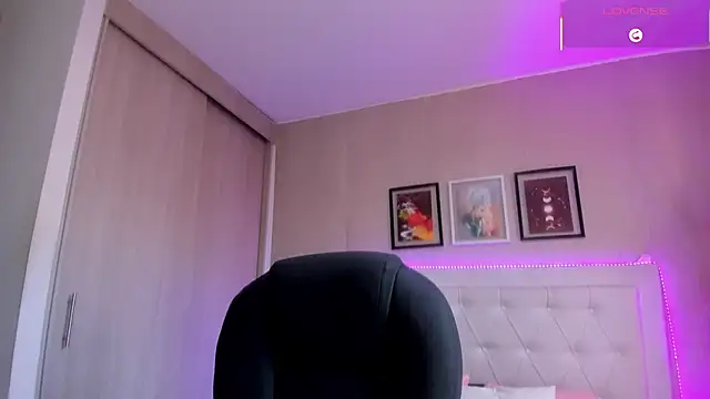 emma  smith1 online show from 02.11.26