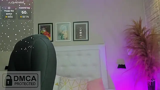 emma  smith1 online show from 04.10.26