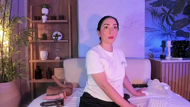 LIAH IZUMI online show from 02.12.26