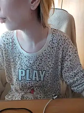 Snapshot of Elza_kom chatting on 12.14.24 Elza kom online show from 12.14.24