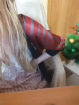 Snapshot of Elza_kom chatting on 12.27.24 Elza kom online show from 12.27.24