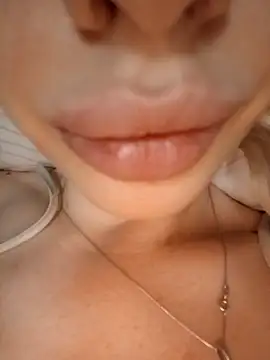 Snapshot of Elza_kom chatting on 02.20.25 Elza kom online show from 02.20.25