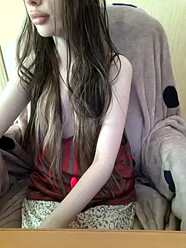 Snapshot of Elza_kom chatting on 05.27.26 Elza kom online show from 05.27.26