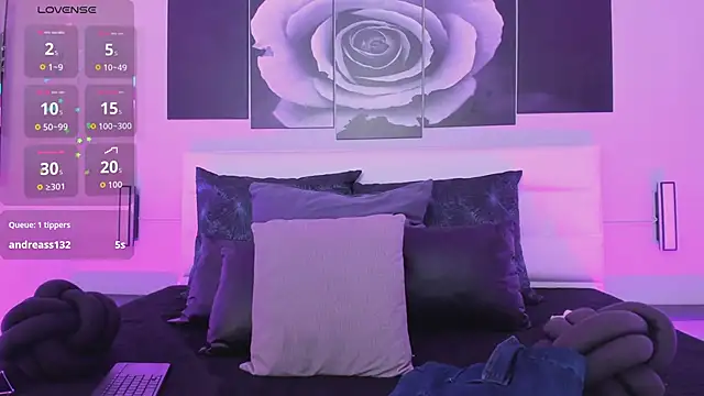 Snapshot of isabella_simons chatting on 10.28.25 isabella simons online show from 10.28.25