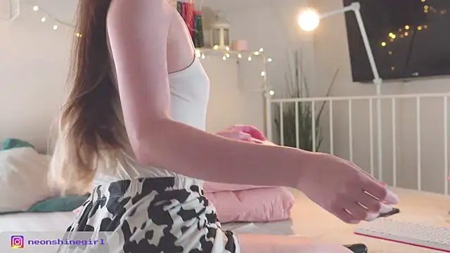 NeonShine online show from 11.26.25