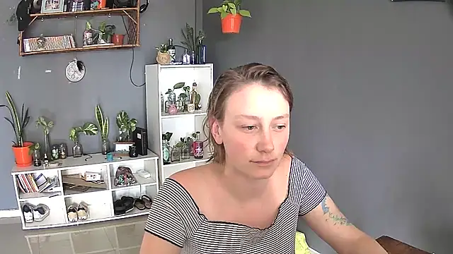 Snapshot of stupid_babybird chatting on 02.28.25 stupid babybird online show from 02.28.25