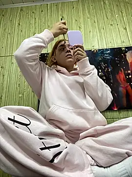 sara winehouse1 online show from 04.24.26