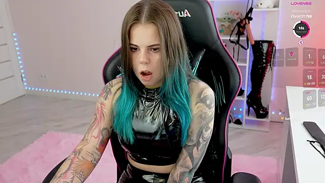 Snapshot of Latex_Kitty chatting on 07.04.26 Latex Kitty online show from 07.04.26