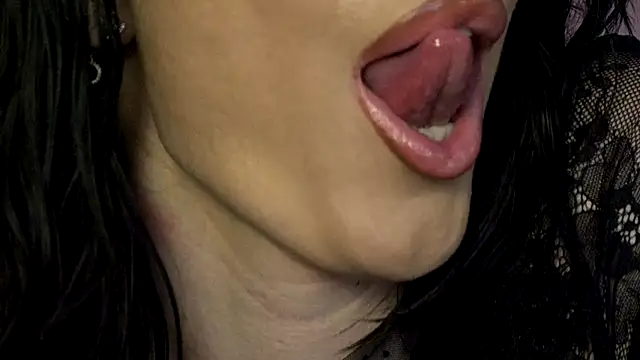 Snapshot of ViviRuth chatting on 02.28.25 ViviRuth online show from 02.28.25