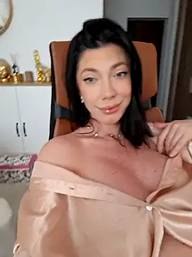 Snapshot of ViviRuth chatting on 10.15.25 ViviRuth online show from 10.15.25