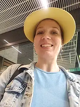 Exhibitionsplit online show from 02.17.25