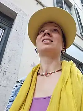 Exhibitionsplit online show from 03.06.25