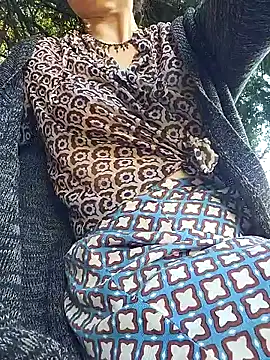 Exhibitionsplit online show from 10.17.25