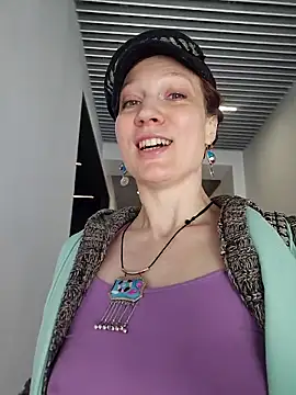 Exhibitionsplit online show from 04.17.26