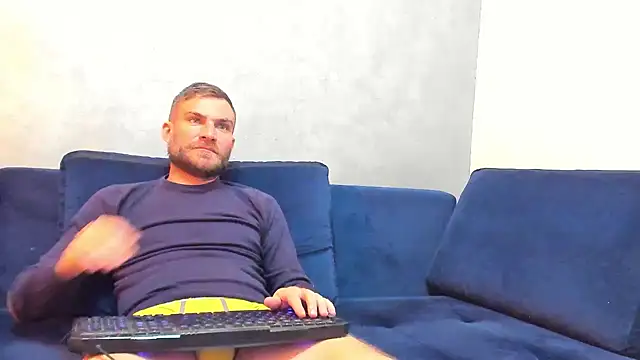 Snapshot of 10in_deluxe chatting on 02.19.25 10in deluxe online show from 02.19.25
