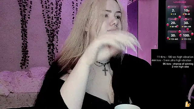 Snapshot of strawberry_elfcat chatting on 06.11.26 strawberry elfcat online show from 06.11.26