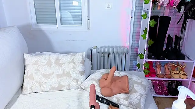 Tawny cox online show from 01.18.25