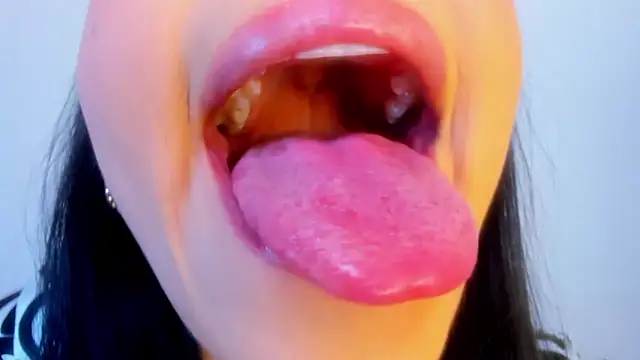 dominique21  online show from 10.21.25