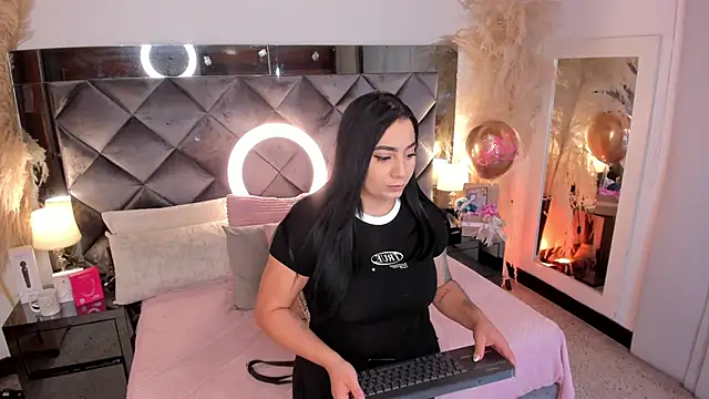 Snapshot of sofhiaa_adaams chatting on 10.06.25 sofhiaa adaams online show from 10.06.25