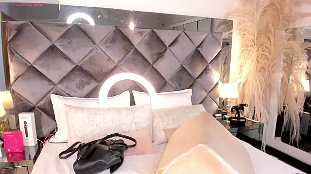 Snapshot of sofhiaa_adaams chatting on 11.14.25 sofhiaa adaams online show from 11.14.25