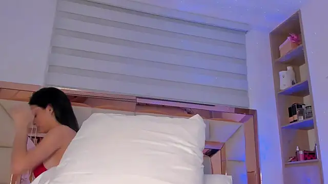 violetta-brown1 online show from 01.24.25