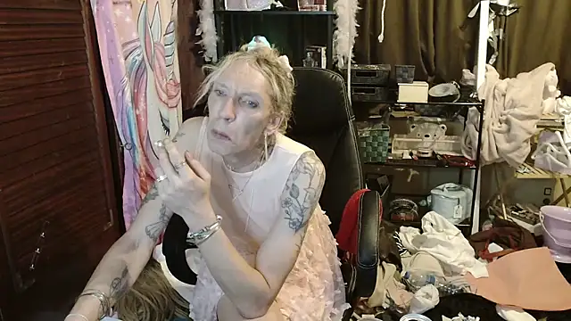 Ombeline1 online show from 11.04.25