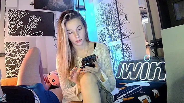 Snapshot of niki7377 chatting on 12.17.24 niki7377 online show from 12.17.24