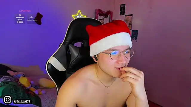 Snapshot of AustinSummerr chatting on 12.21.24 AustinSummerr online show from 12.21.24