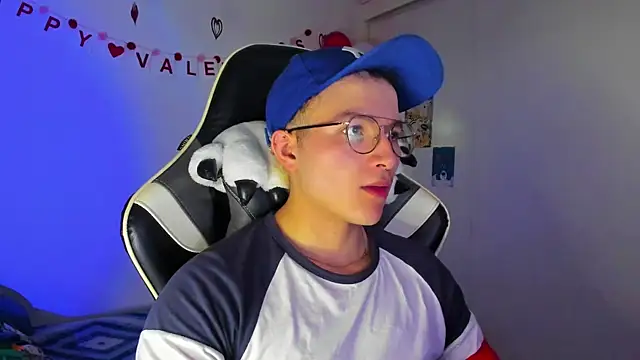 Snapshot of AustinSummerr chatting on 02.10.25 AustinSummerr online show from 02.10.25
