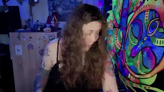Snapshot of SophiePure chatting on 05.18.26 SophiePure online show from 05.18.26