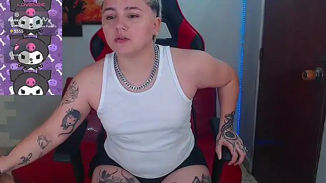 Snapshot of isabeautyx19 chatting on 01.08.25 isabeautyx19 online show from 01.08.25