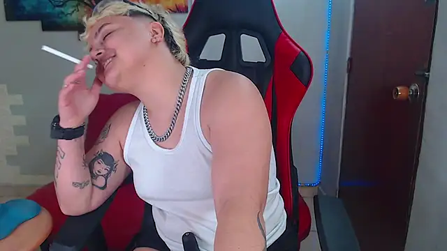 Snapshot of isabeautyx19 chatting on 01.08.25 isabeautyx19 online show from 01.08.25