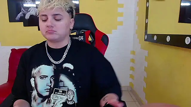 Snapshot of isabeautyx19 chatting on 01.11.25 isabeautyx19 online show from 01.11.25