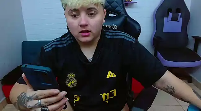 Snapshot of isabeautyx19 chatting on 01.12.25 isabeautyx19 online show from 01.12.25