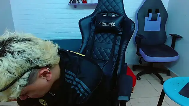 Snapshot of isabeautyx19 chatting on 01.12.25 isabeautyx19 online show from 01.12.25